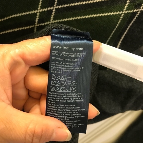 Tommy Hilfiger Men Crew V-neck Pullover Sweater - Picture 5 of 6